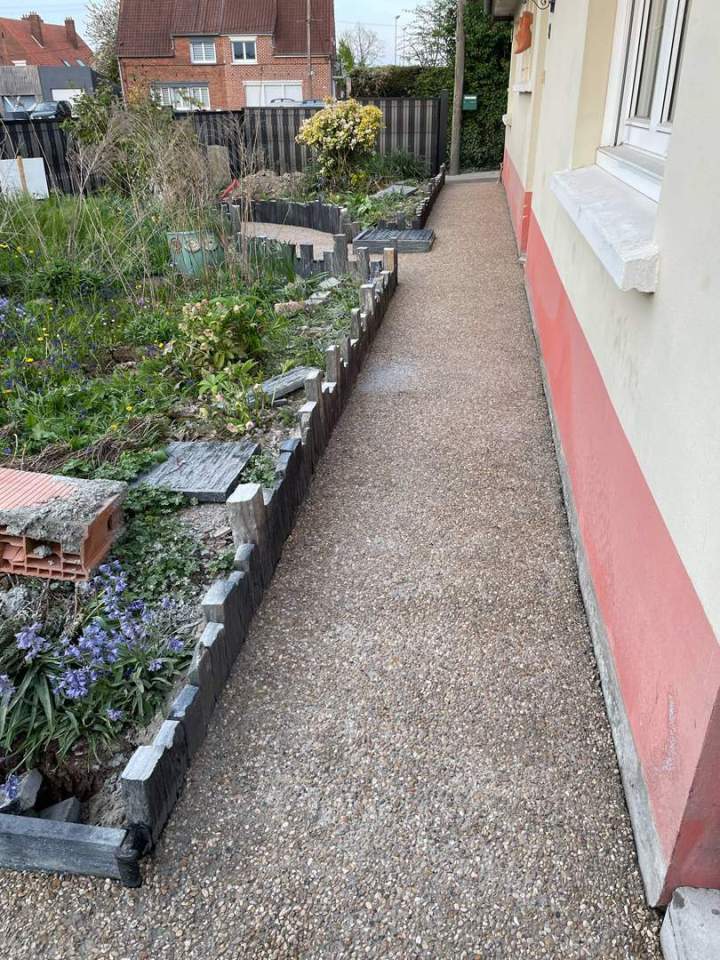 Beton lave et poteau Roquetoire